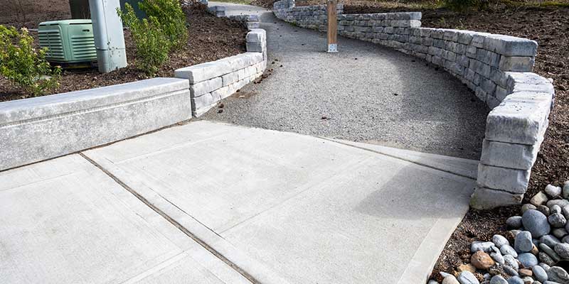At-Infinity-Landscaping-Inc.,-we-design-and-build-retaining-wall-installation-projects-for-structural