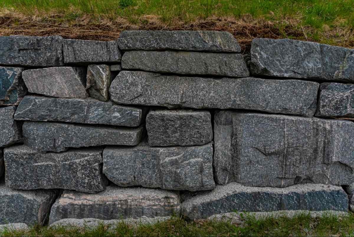 Retaining Wall Types: Which One is Best for Your Yard?