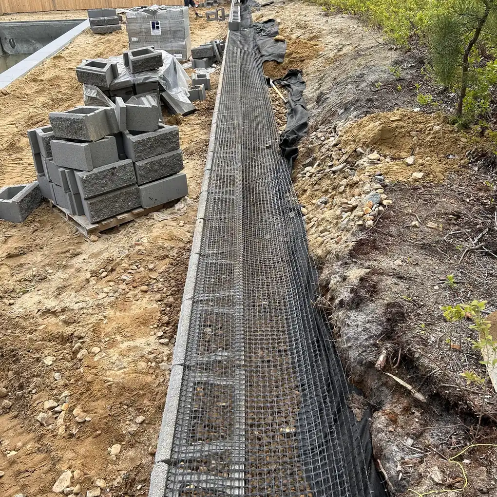 Segmental block retaining wall with geogrid layers during construction